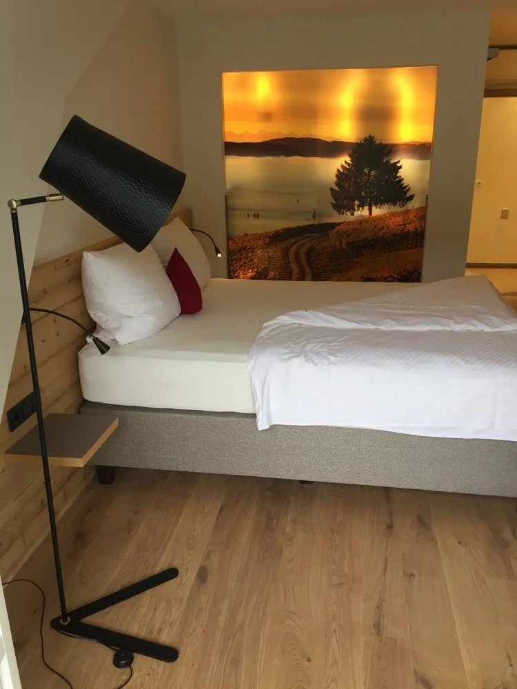 Hotelzimmer mit Parkettboden